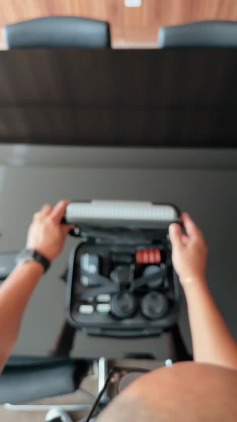 Equipe da Pixel preparando equipamento de gravação