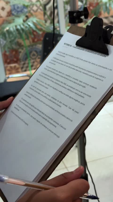 Roteiro impresso no suporte durante a gravação